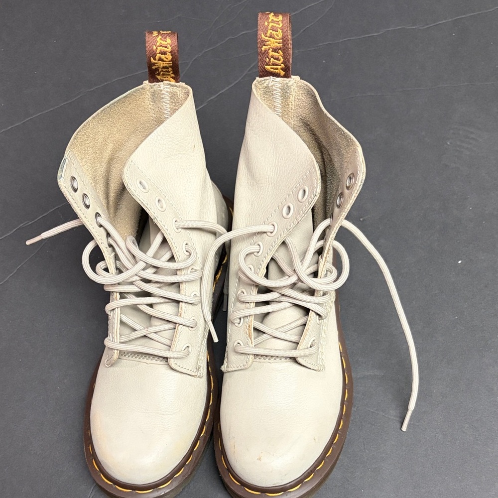 Dr. Martens Women's Off-White/ Ivory Pascal Virginia Boots